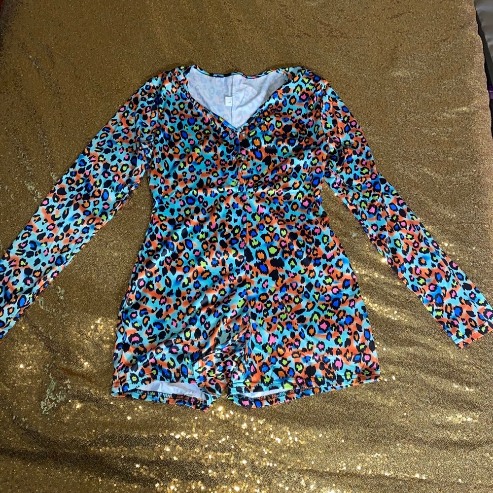 V-neck multi-colored Onsie